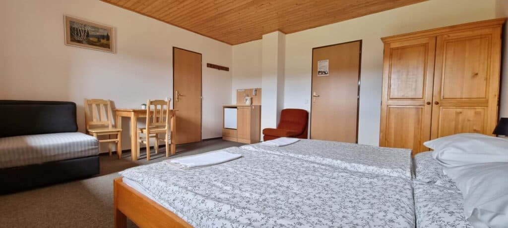 2+1 lůžkový pokoj s výhledem do údolí 5 cely pokoj c2